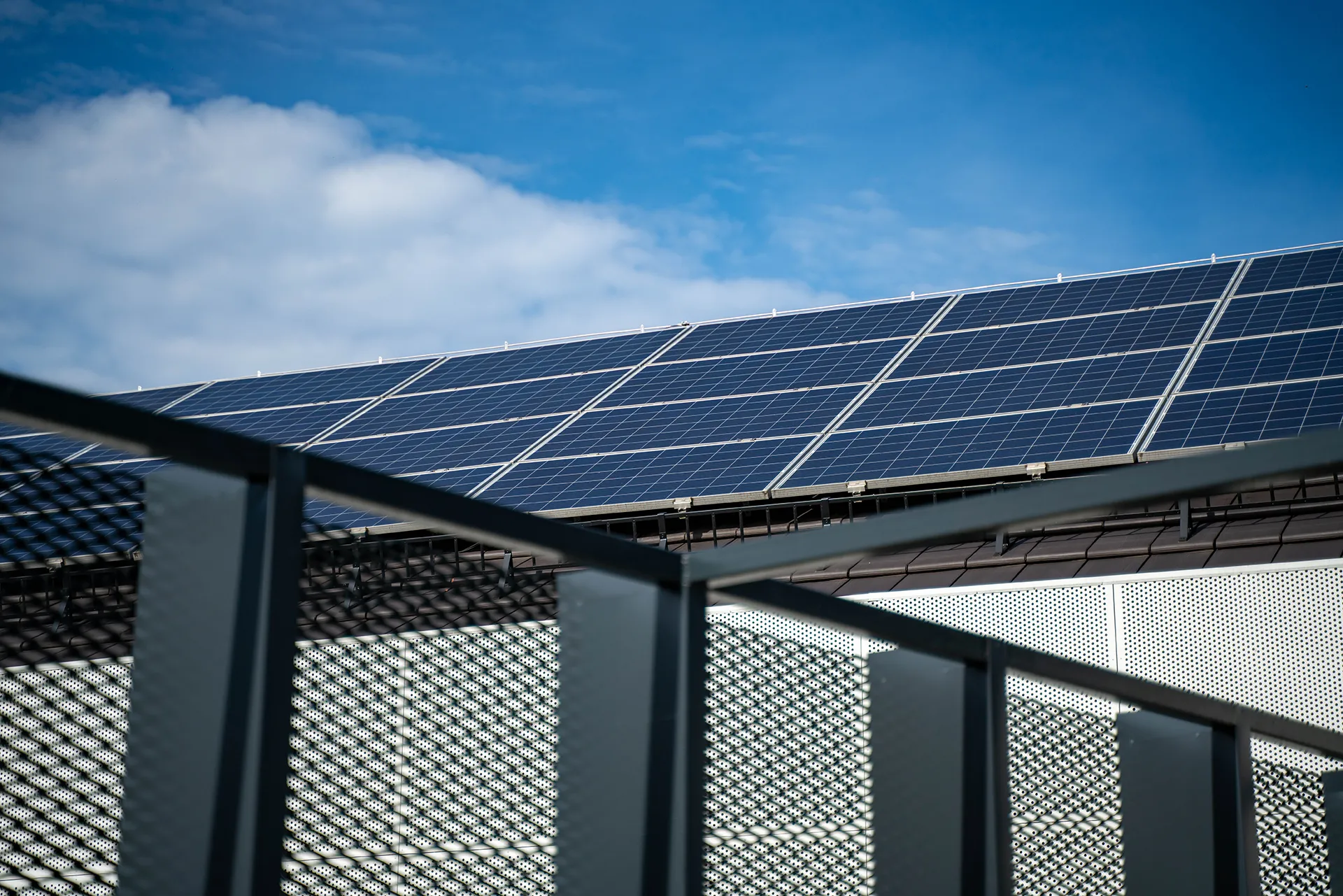 Dach mit Photovoltaik